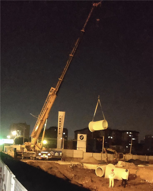 昔阳县“弯臂矫正”—— 吊车的 “形变补偿” 技术